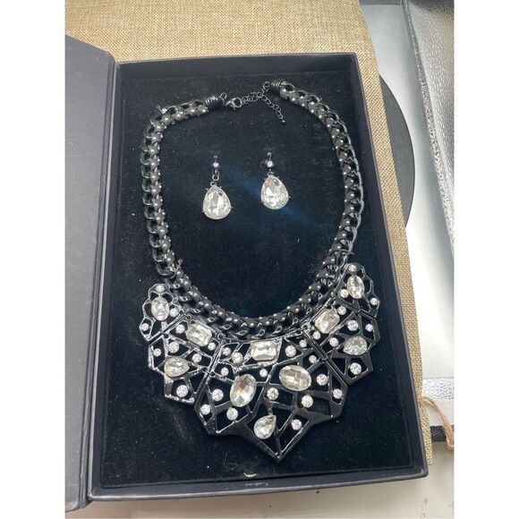 New Jewelry Set Stylish crystal gems statement bib necklace, clear gems Necklace - Picture 7 of 7